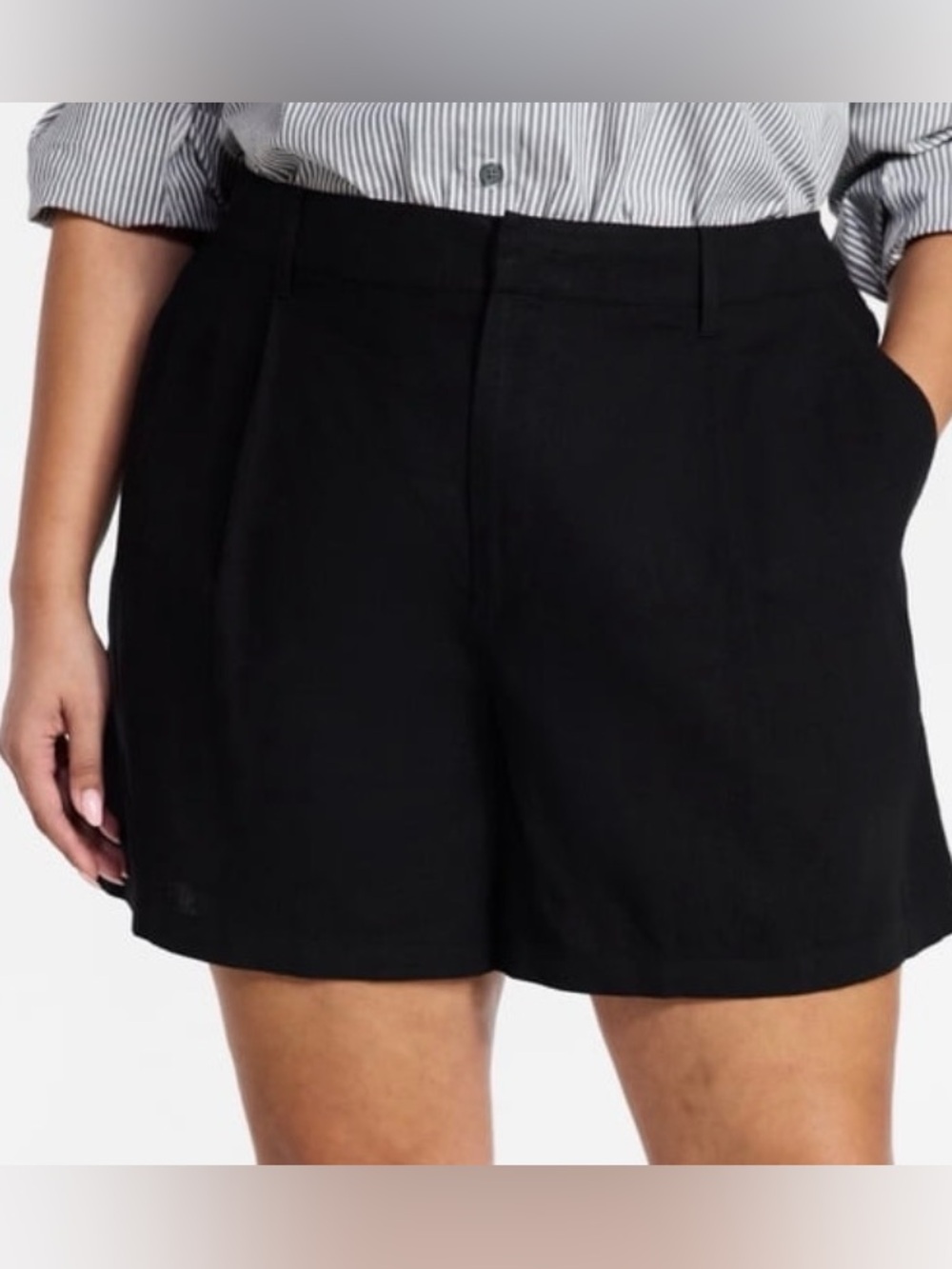 Black Women’s linen blend short